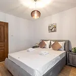 Luxury Cozy Collection Aparthotel In Brasov